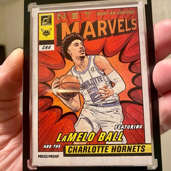 LAMELO BALL GOLD FOIL MARVELS ROOKIE - Picture 2 of 4